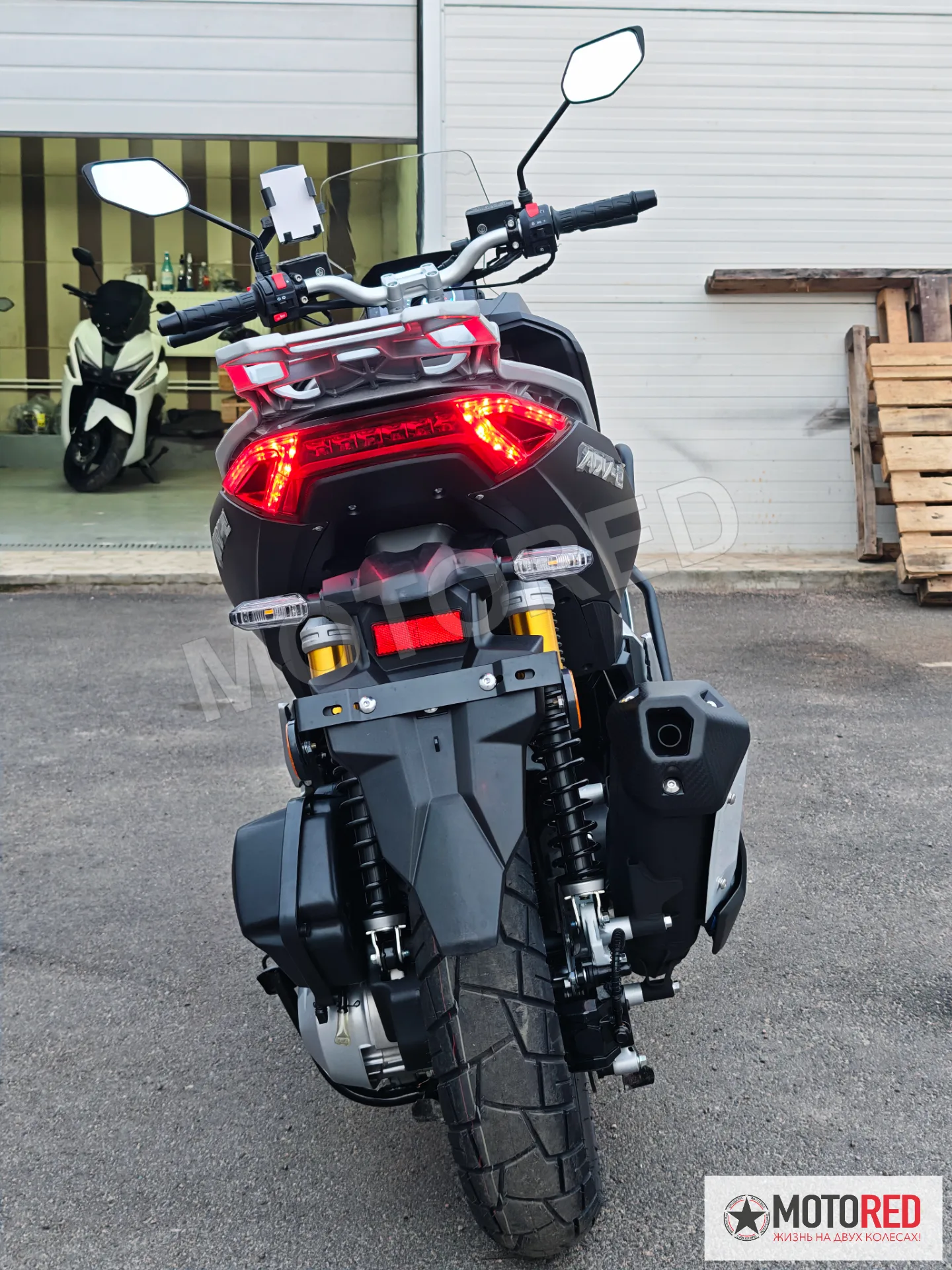 ADV2 180 EFI 2026 — живое фото
